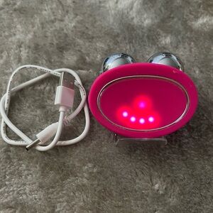 FOREO Bear version 1 microcurrent device